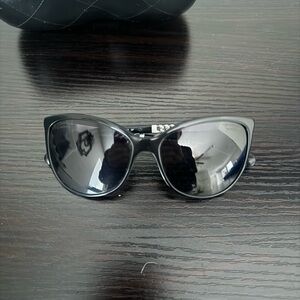 women’s black chanel sunglasses